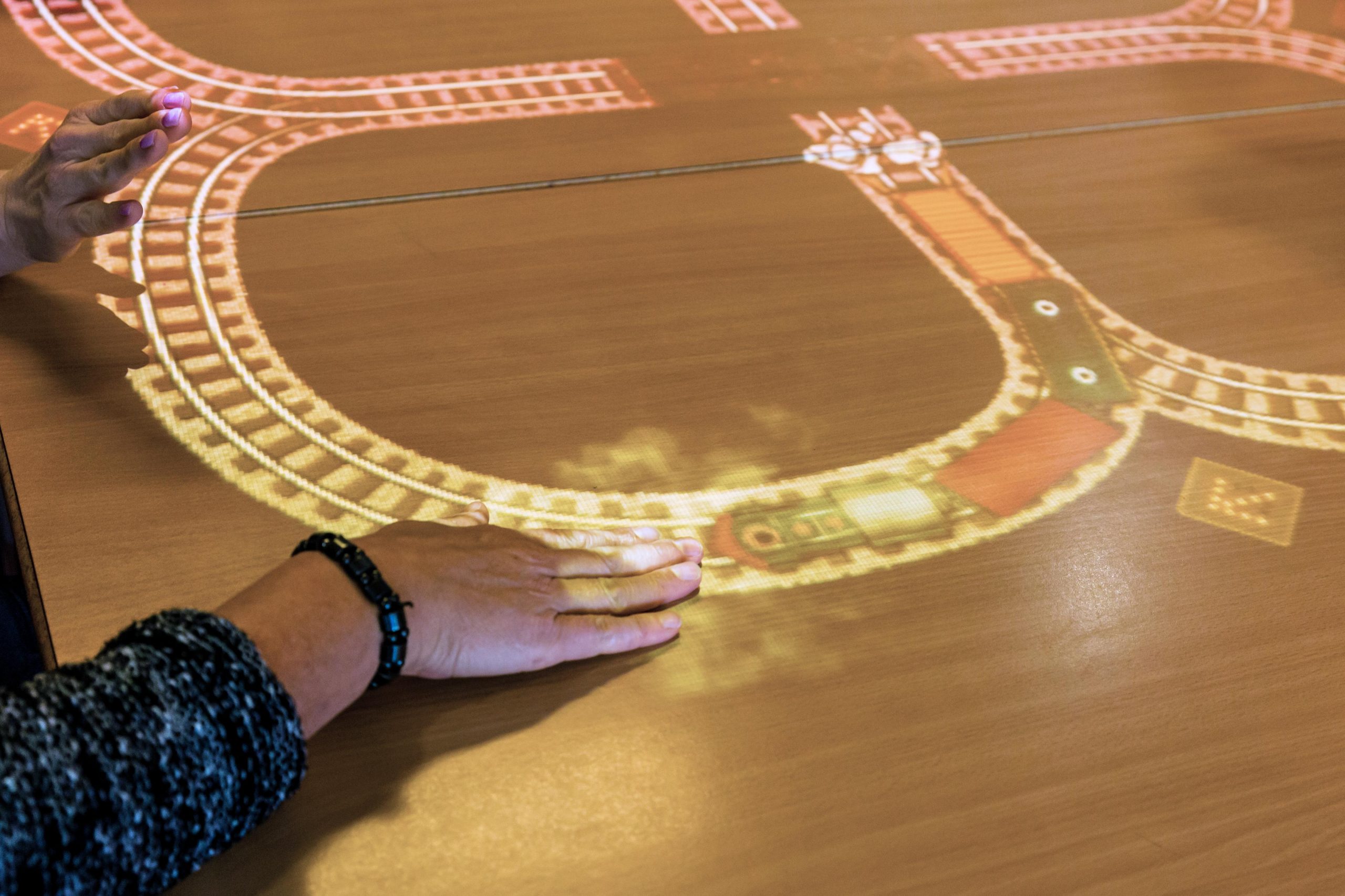 Spelfoto Sneltrein Volwassenen Tovertafel